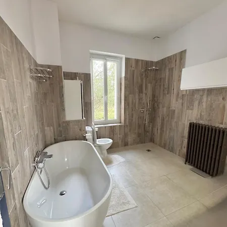 House With Pool 8 People