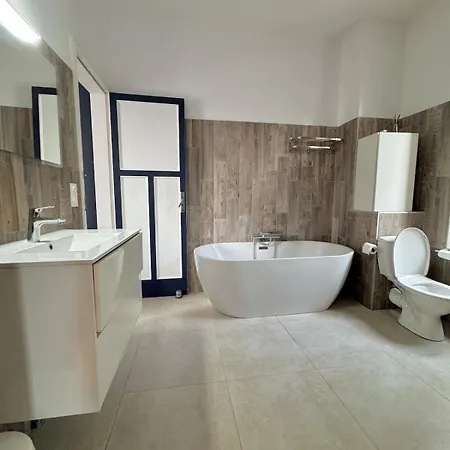 Villa House With Pool 8 People
